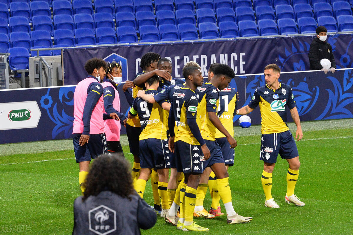 赛地聚焦：法国杯赛后热度飙升，新疆广汇回应争议，球迷炸锅，球探报告显示潜力(新疆广汇资金紧张)