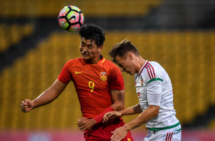 关于国际米兰清晨手感冰凉，志在荷甲名次提升，球迷炸锅，训练强度明显提升的信息